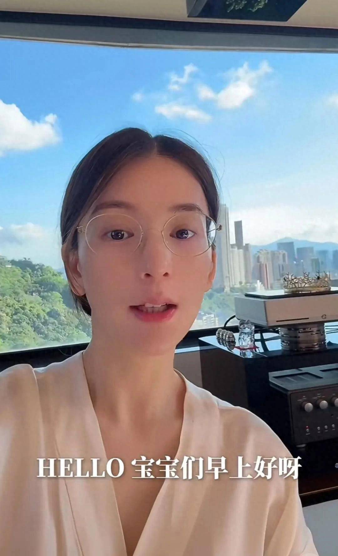 方媛回应三胎传闻,自称家里备纸尿裤用得上,每天还要早起做早餐