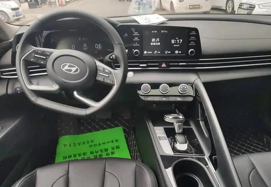 7万多的现代伊兰特长这样，能接受其外观剩下的都是优点。