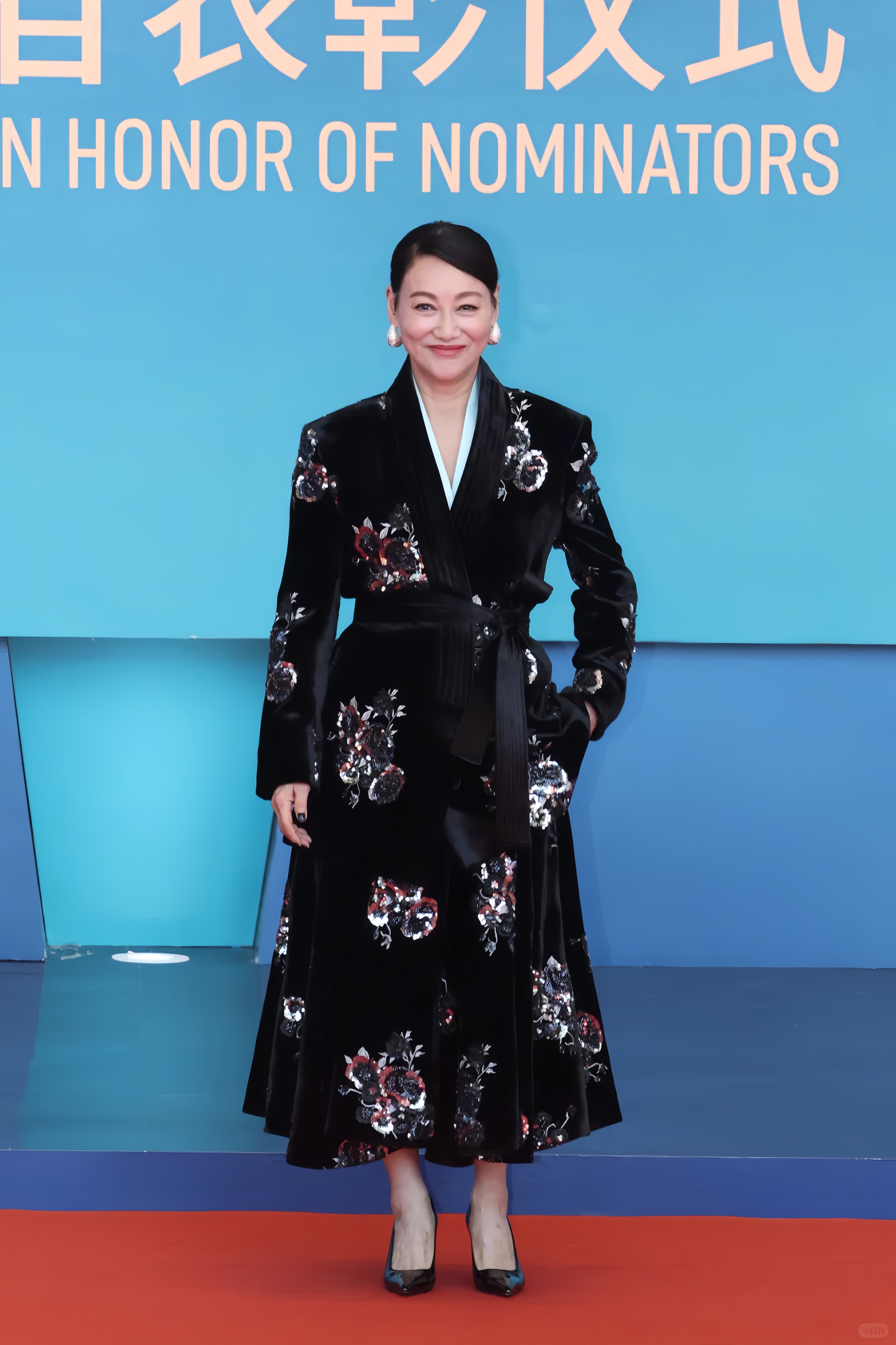 金鸡奖生图“翻车”，钟楚曦好敢穿，蒋勤勤皮包骨，惠英红嘴歪了