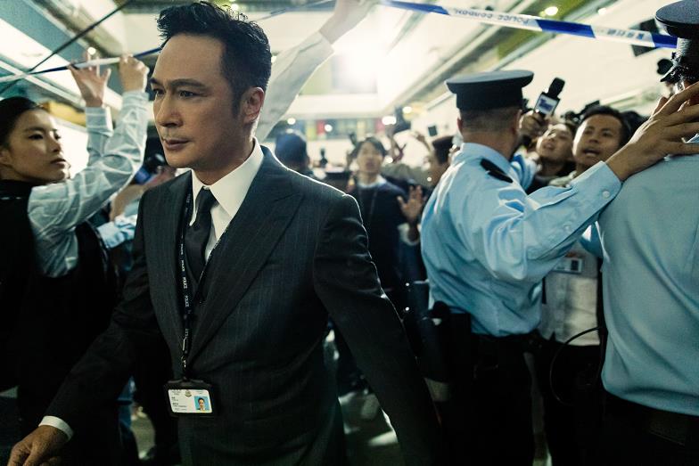 63岁吴镇宇再破“天花板”,这次,他让梁朝伟和整个娱乐圈沉默了