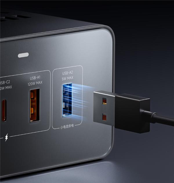 249元 小米首款桌面充電站發布：總功率2500W 八口合一