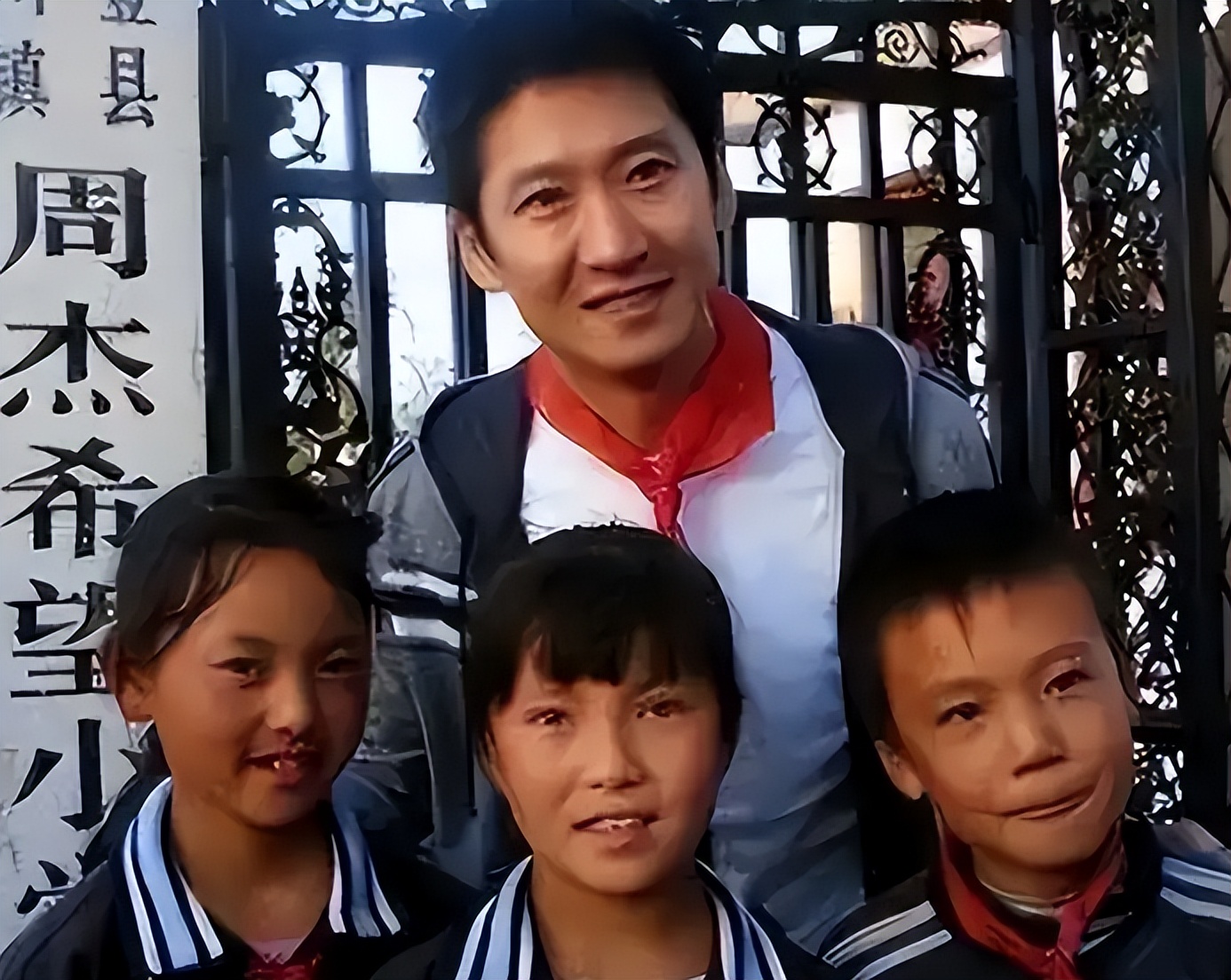 钱再多有啥用?55岁“无家可归”的周杰,给不婚不育的人上了一课