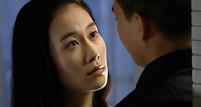 46岁温峥嵘近照曝光，身形消瘦干巴巴，同框陈都灵气质很绝