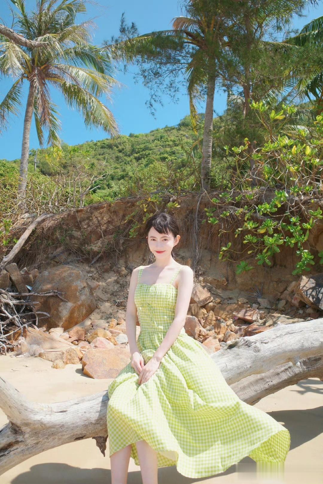 刘萌萌的海边美拍真的太绝了