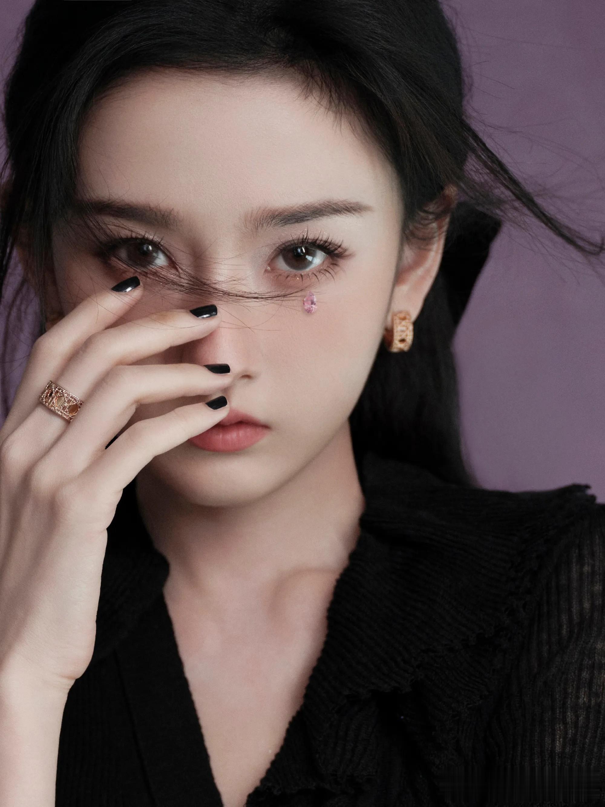 宋祖儿迪奥活动惊艳亮相，优雅气质太出众