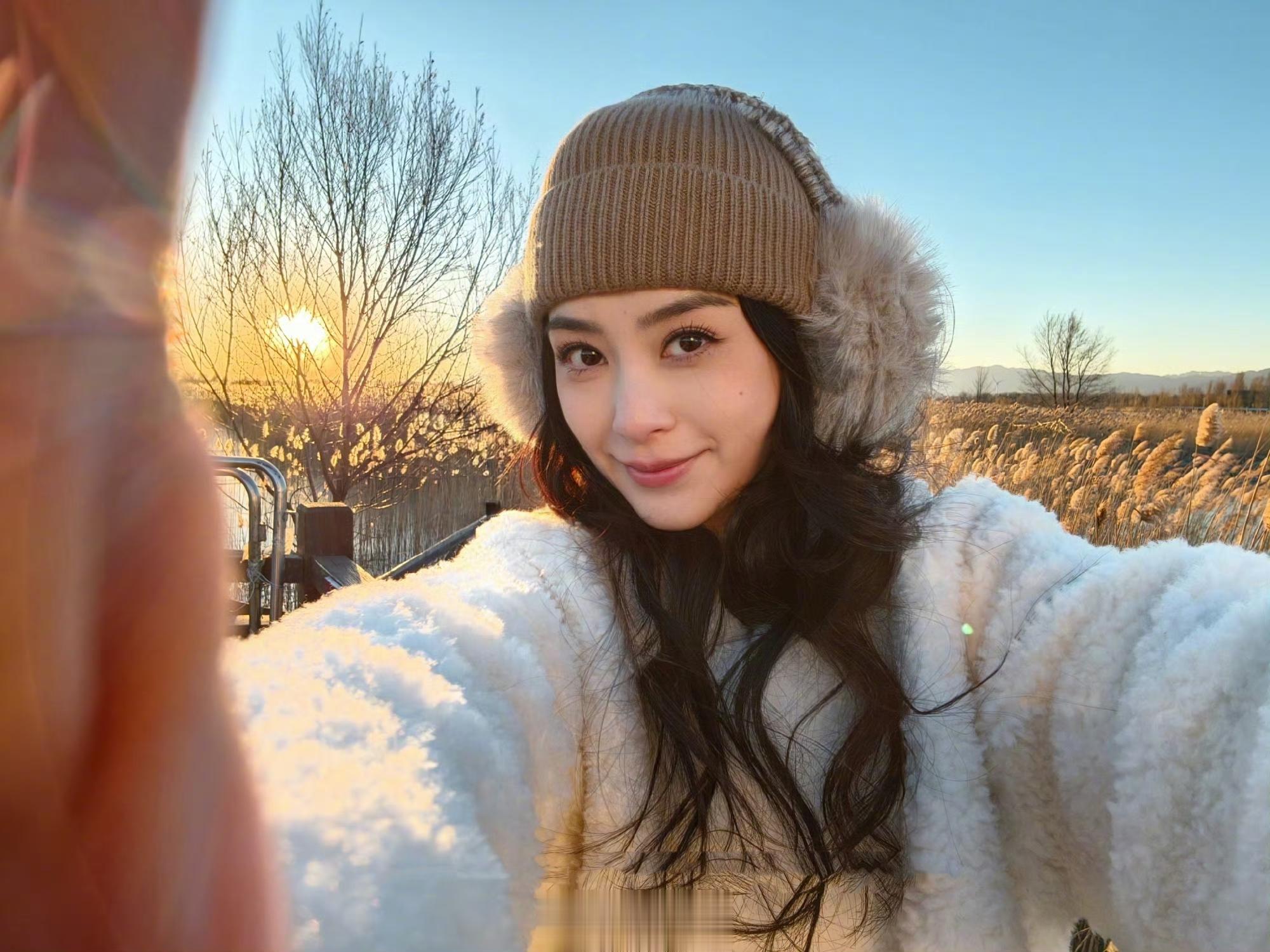 钟欣潼迎风飘扬