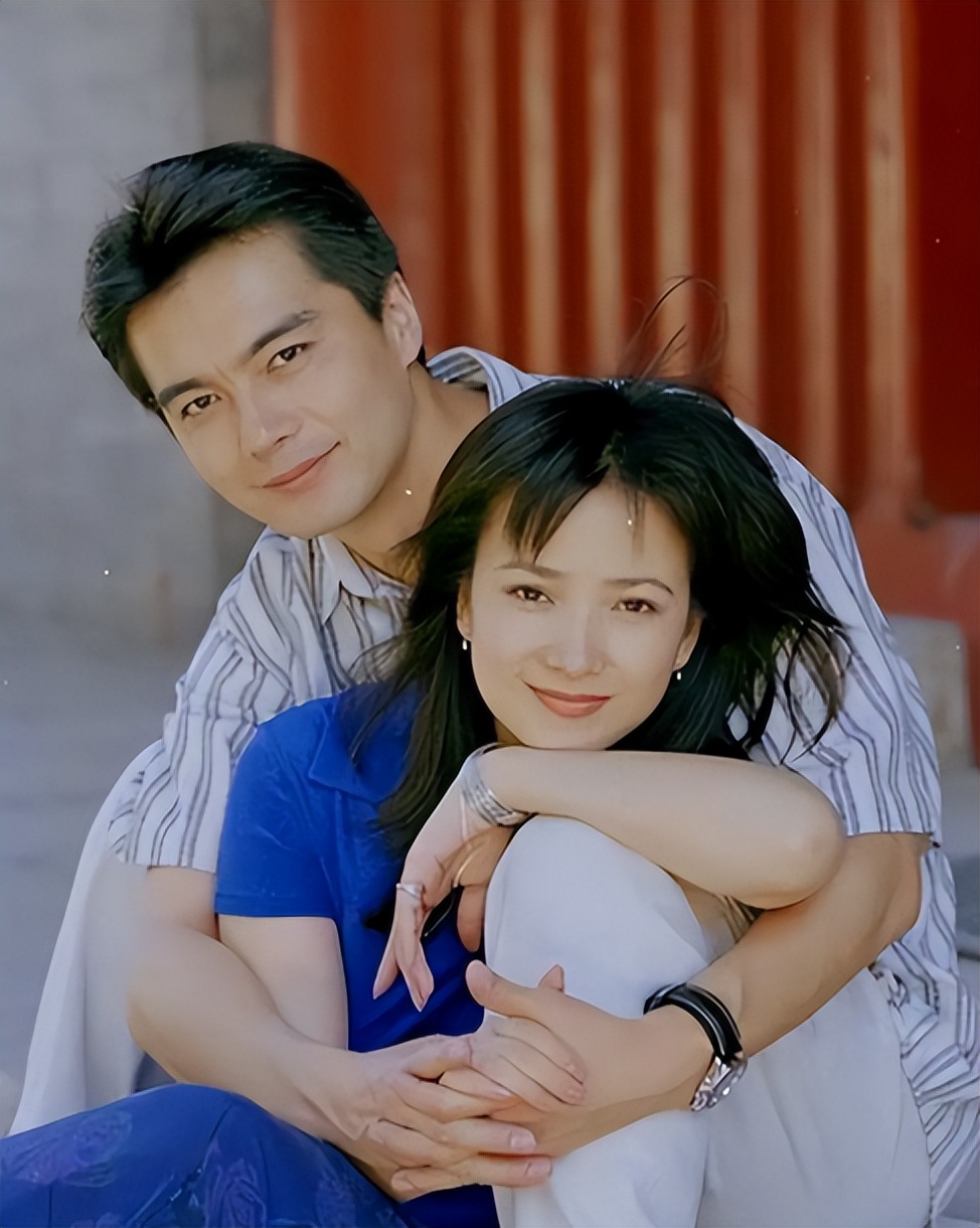 何晴告别仪式上，前后一个特殊的变动让人泪目，她可以安心的走了