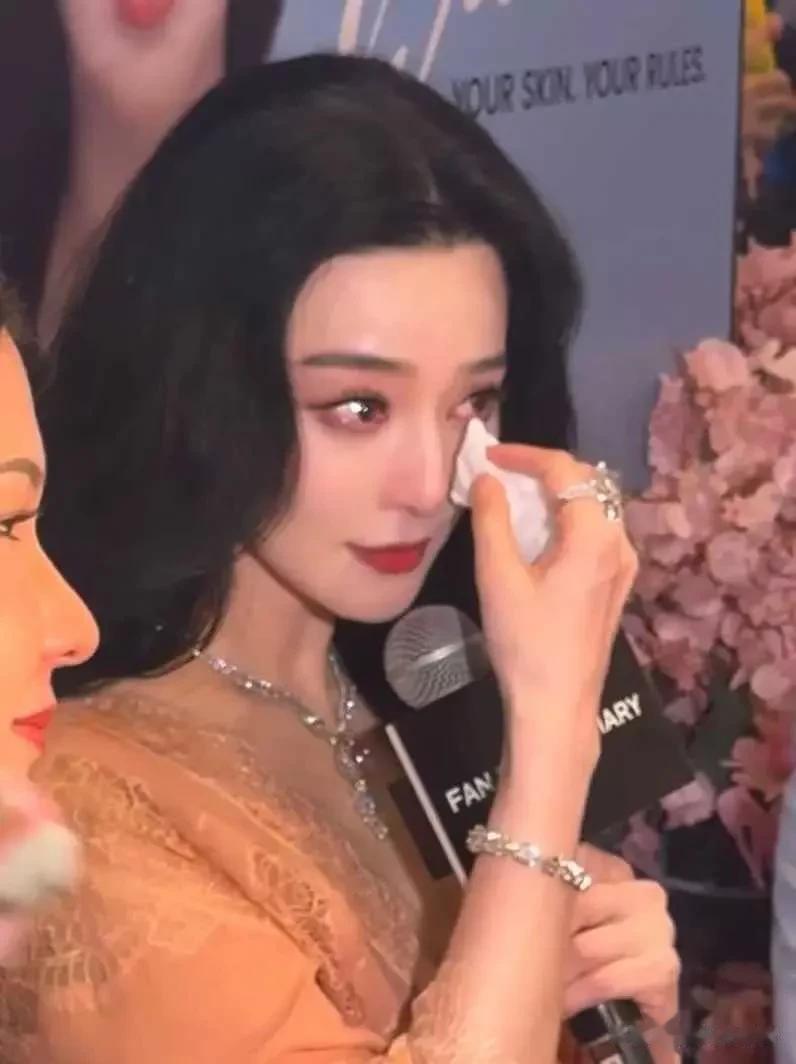 43岁范冰冰受封拿督，事业疑获新大佬支持，全面进军海外市场