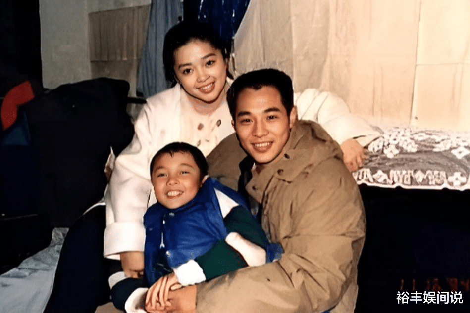 李连杰谢苗父亲节再见面!爆笑梗接连上演,依偎在其肩头似亲生