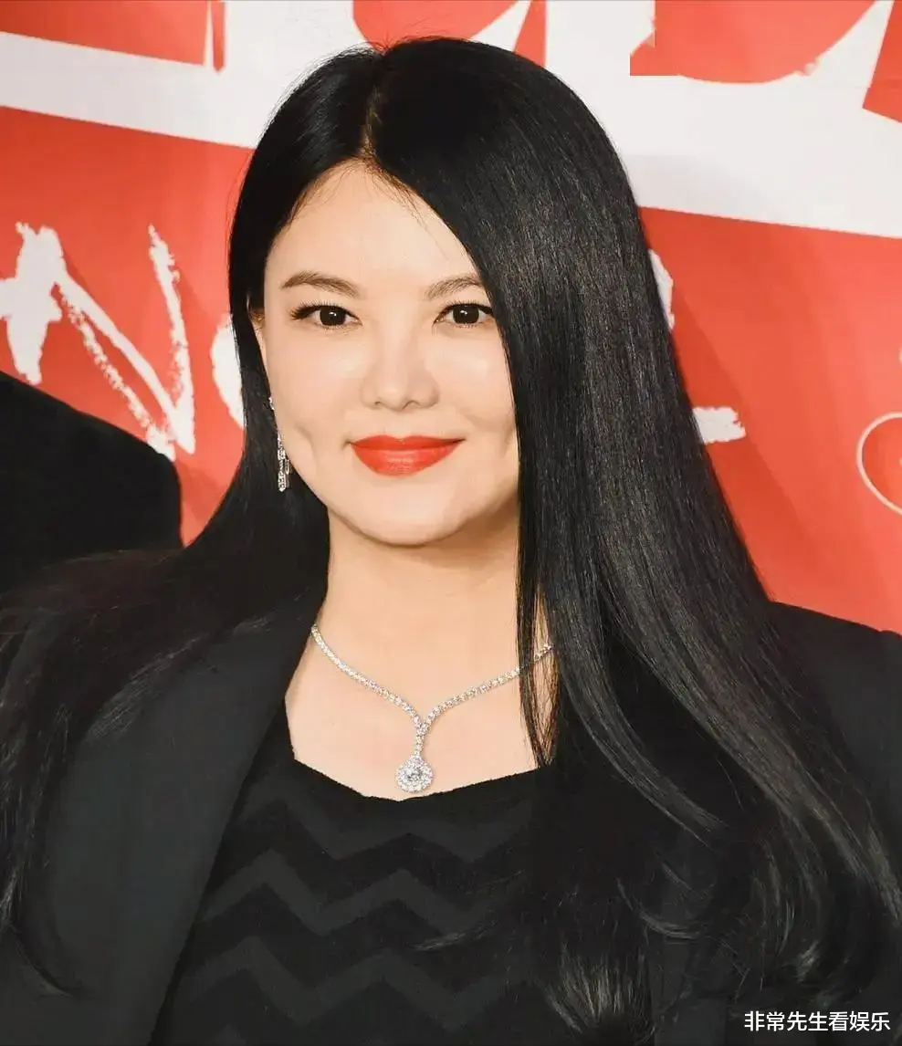 不吵不闹，李湘晒旧照回应胖，但她的底气早已不是身材