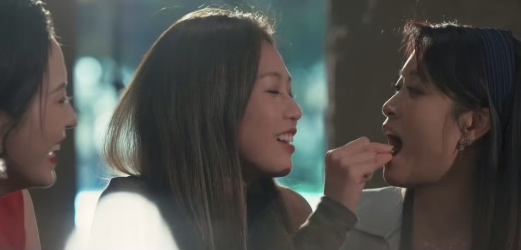 TVB力捧小花获颁10年服务金牌！曾被指私生活混乱，遭多次雪藏