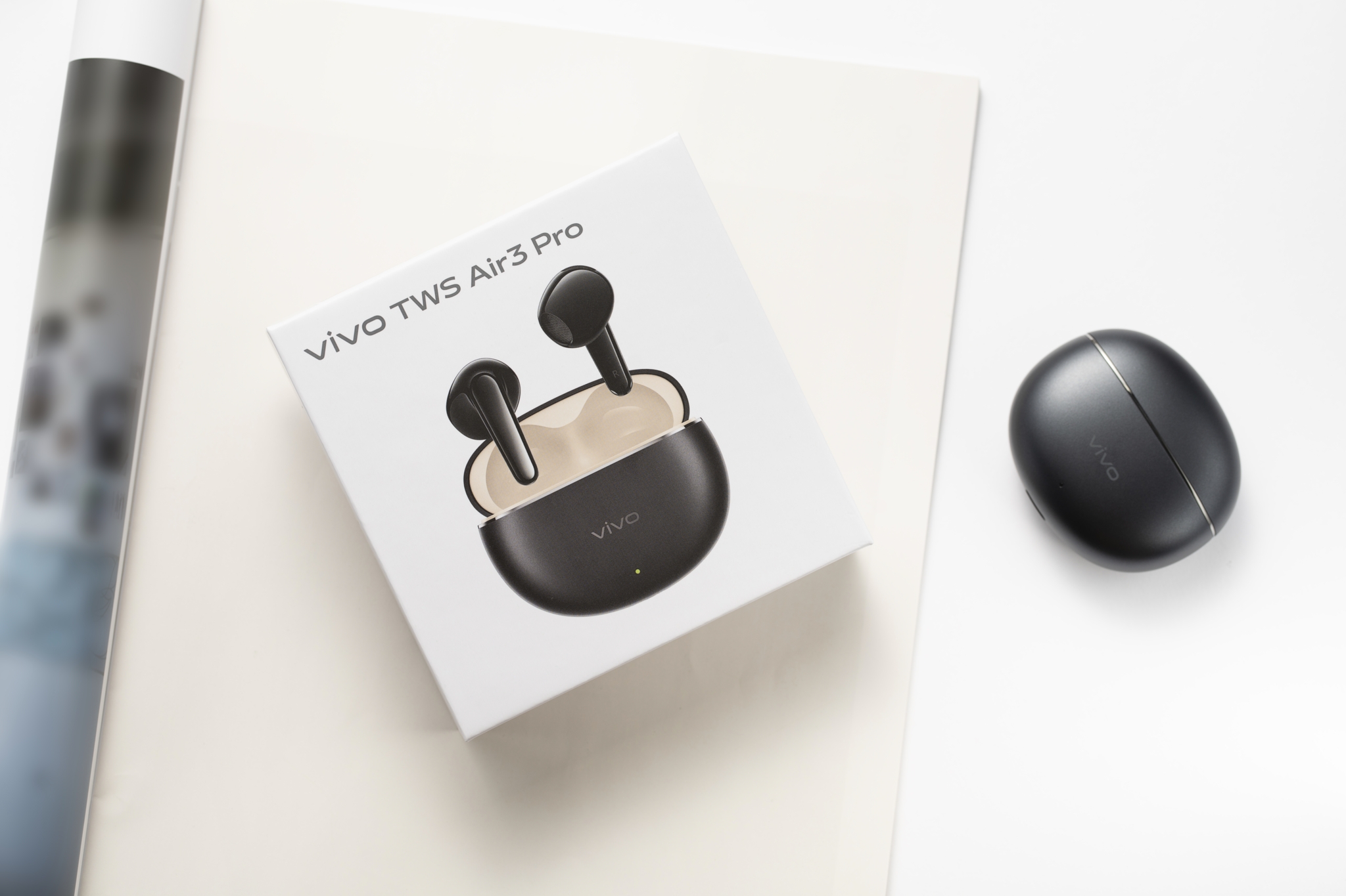 vivo TWS Air3 Pro星河黑图赏:半耳藏乾坤,深降噪如渊