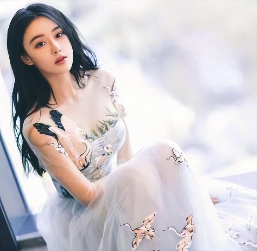 回顾张馨予:“一手烂牌打出王炸”,婚后的她令多少人羡慕?