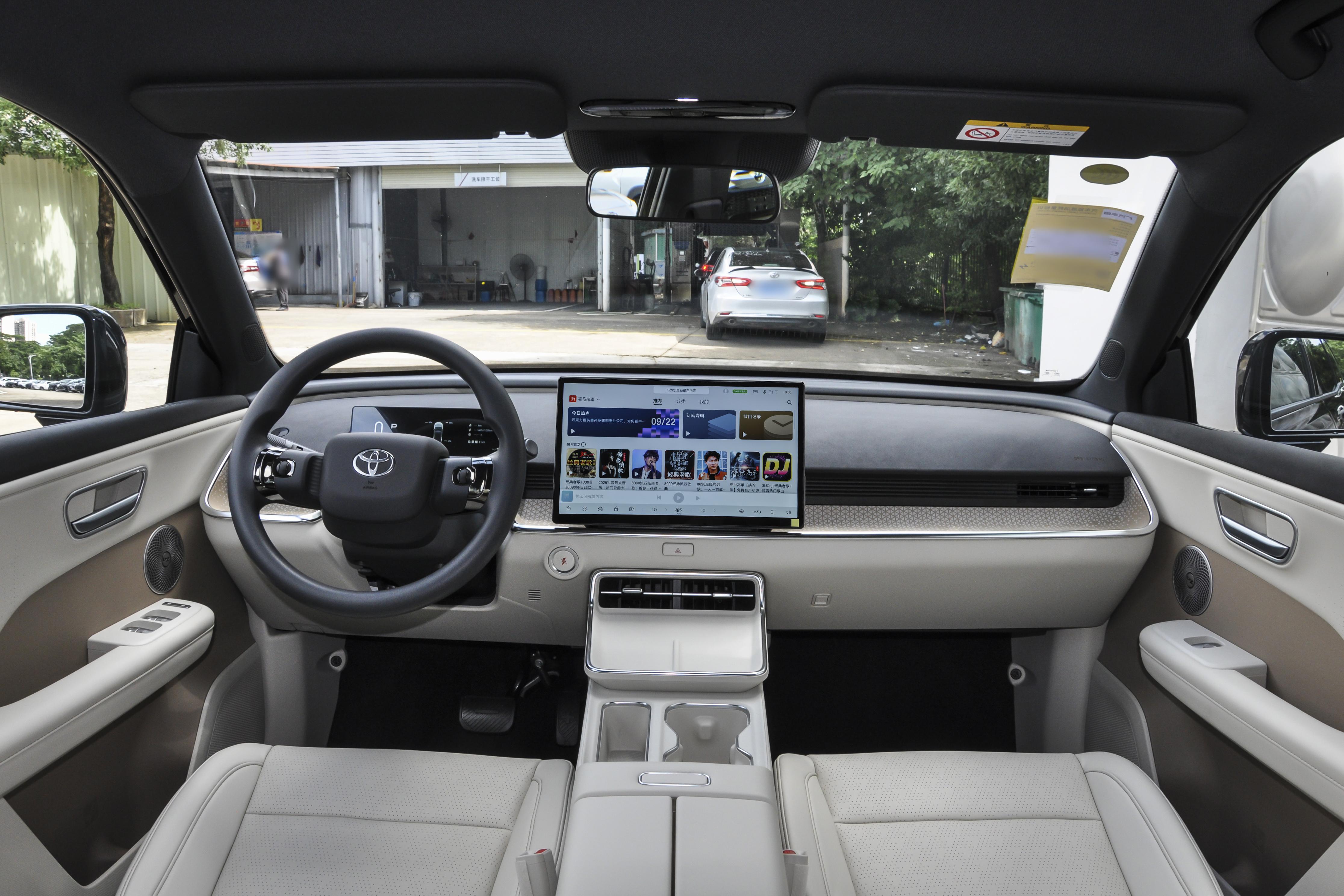 丰田终于\开窍\，这车卖到\疯狂\，销量连续破万，10.98万起，香