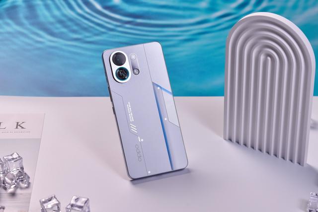 OPPO K13 Turbo Pro圖賞：疾風掠「銀」，高光在握！