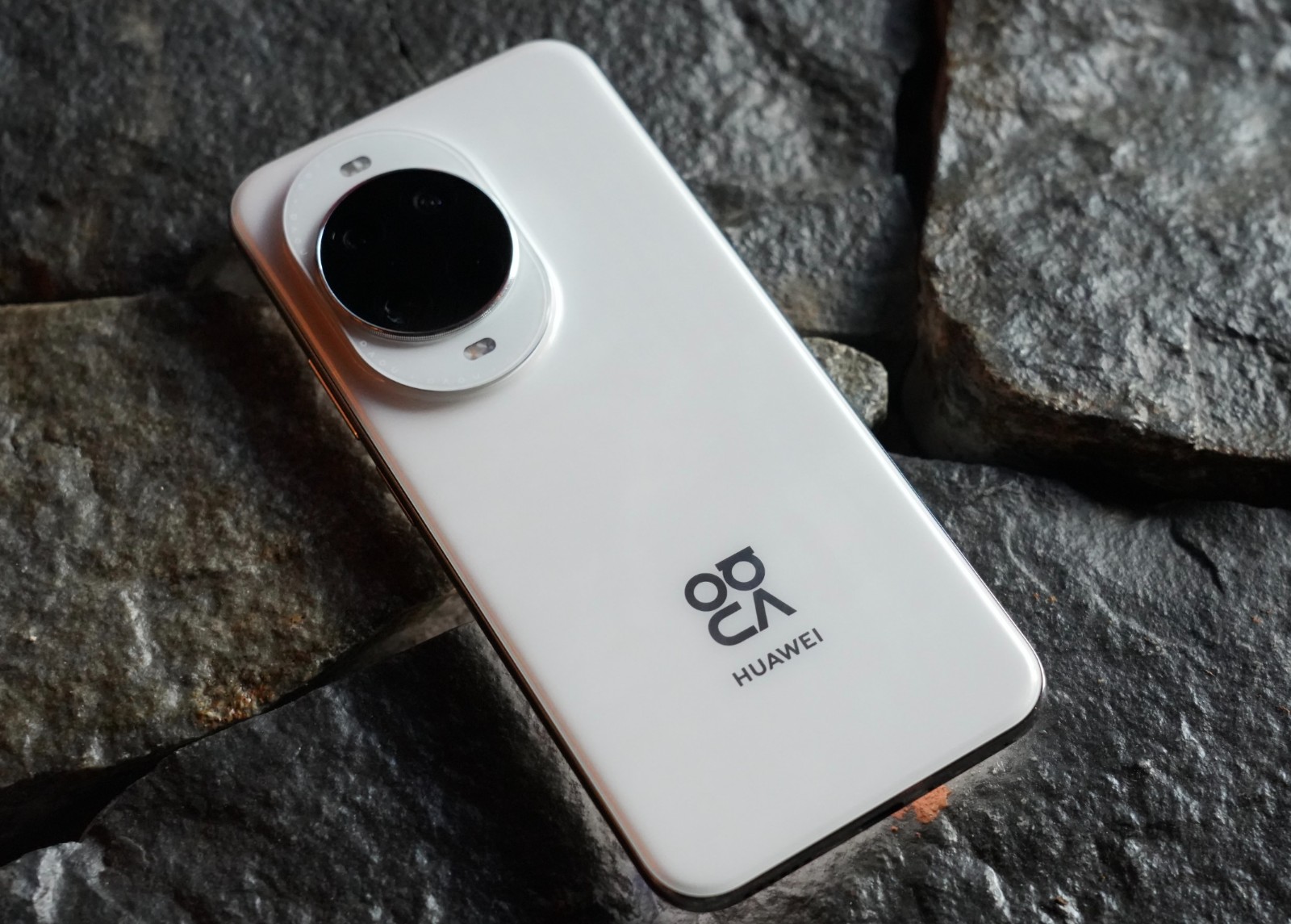 華為開啟“價格戰”，512GB+100倍變焦+雙衛星通信，低至3849元起