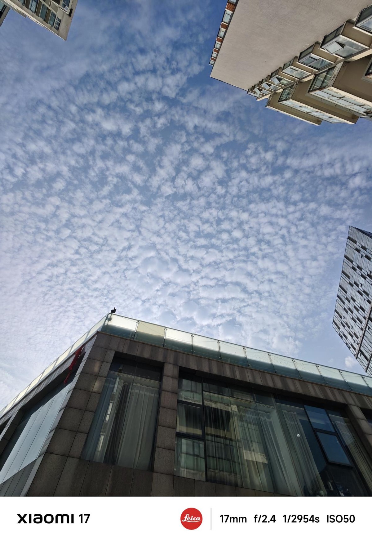 1.18mm超窄四等边直屏！小米17标准版评测：回归传统形态的旗舰