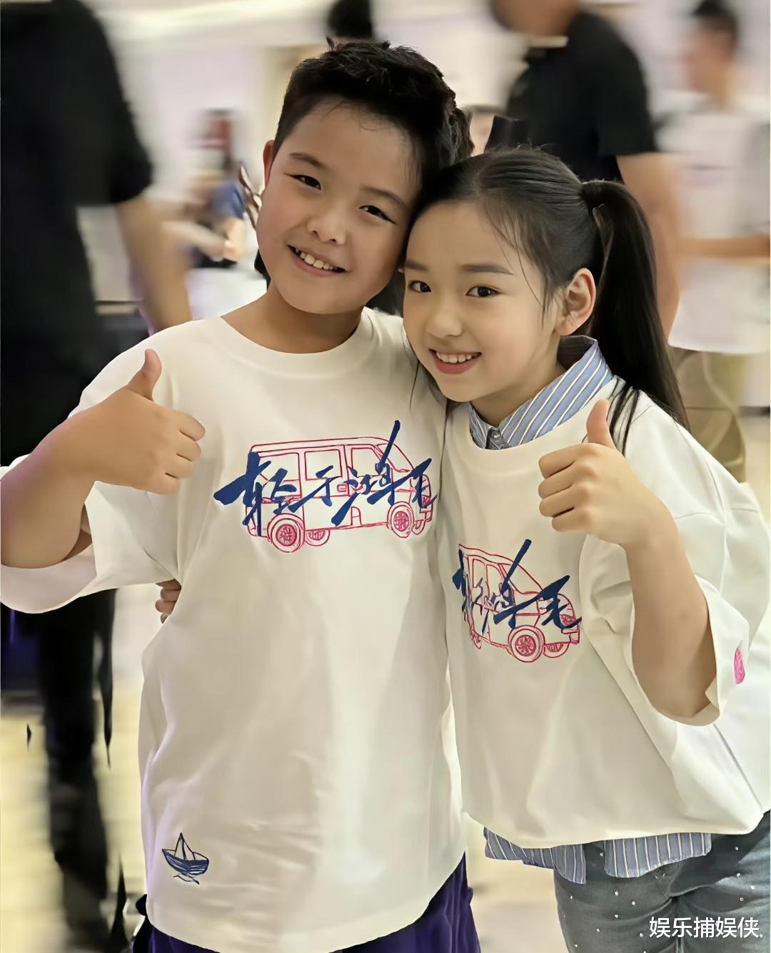 佟丽娅带娃亮相大湾区晚会！9岁朵朵首秀，未来可期 ?