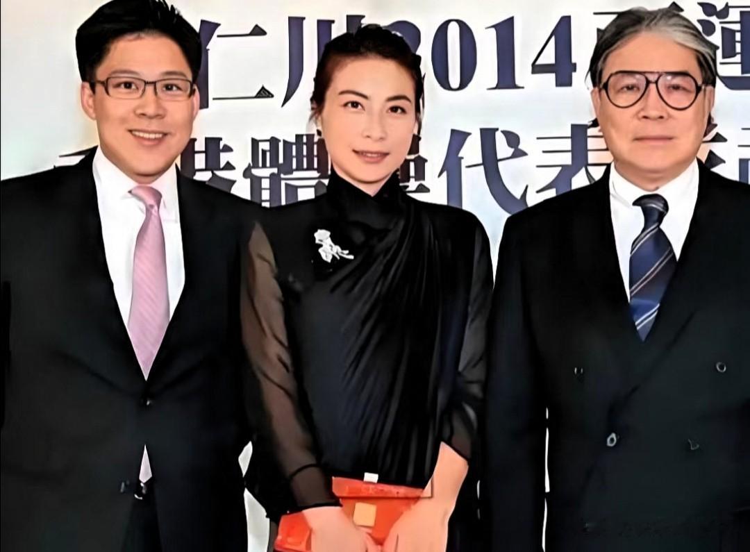 这才是豪门真面目？ 霍震霆蹭饭不嫌烦，夸儿媳教育比钱更值钱！