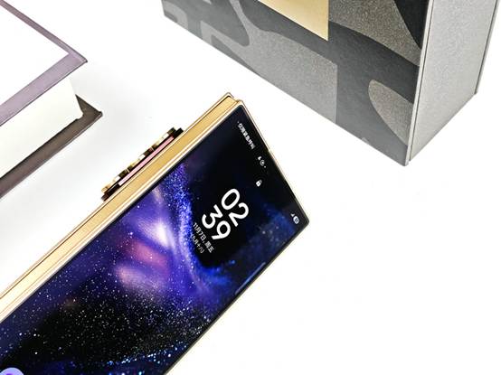 心系天下三星W26評測：折疊屏旗艦的高端典范