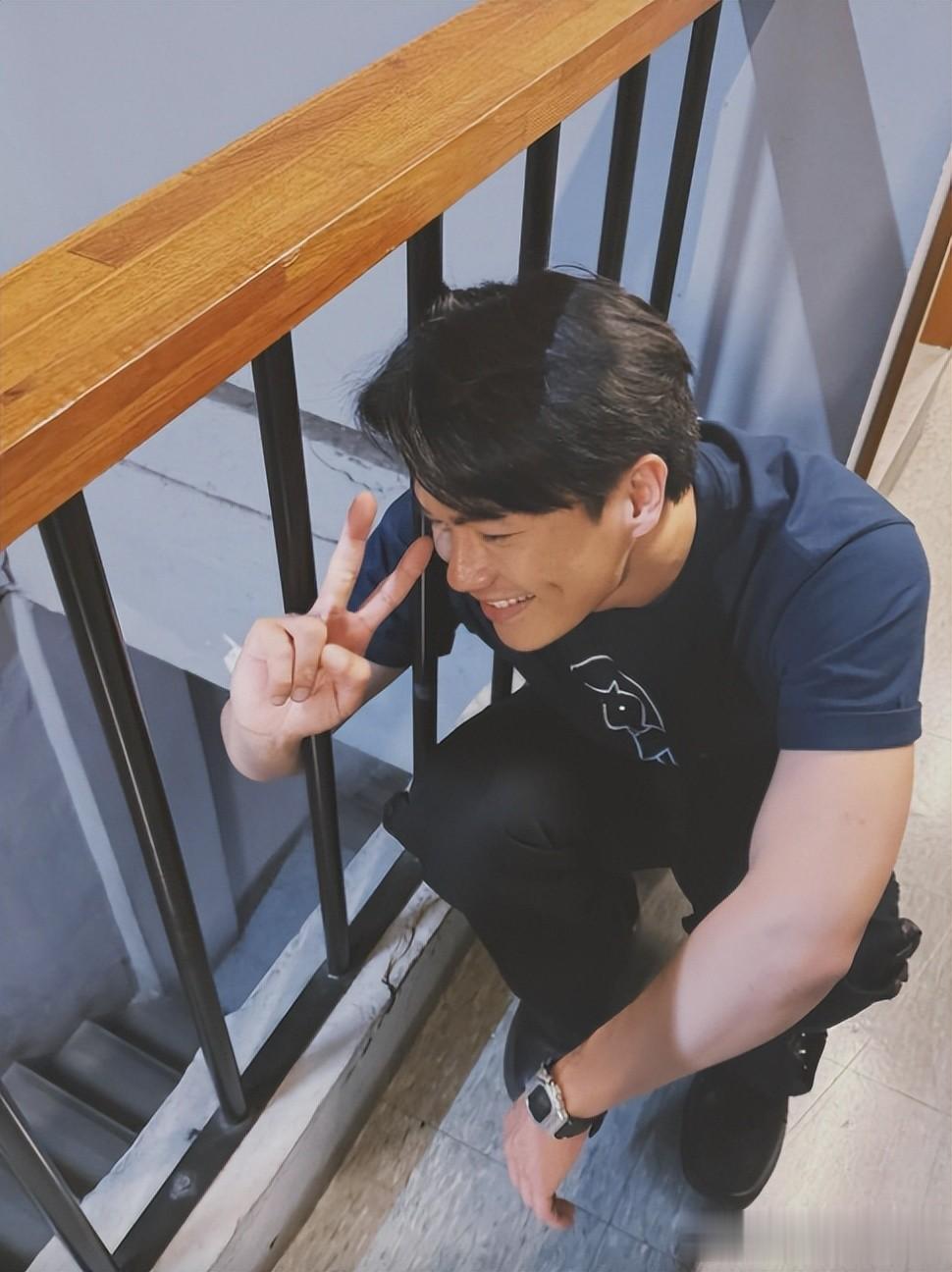 33岁人气男星不幸患肺腺癌末期，已全面停工，深夜发文疑作告别