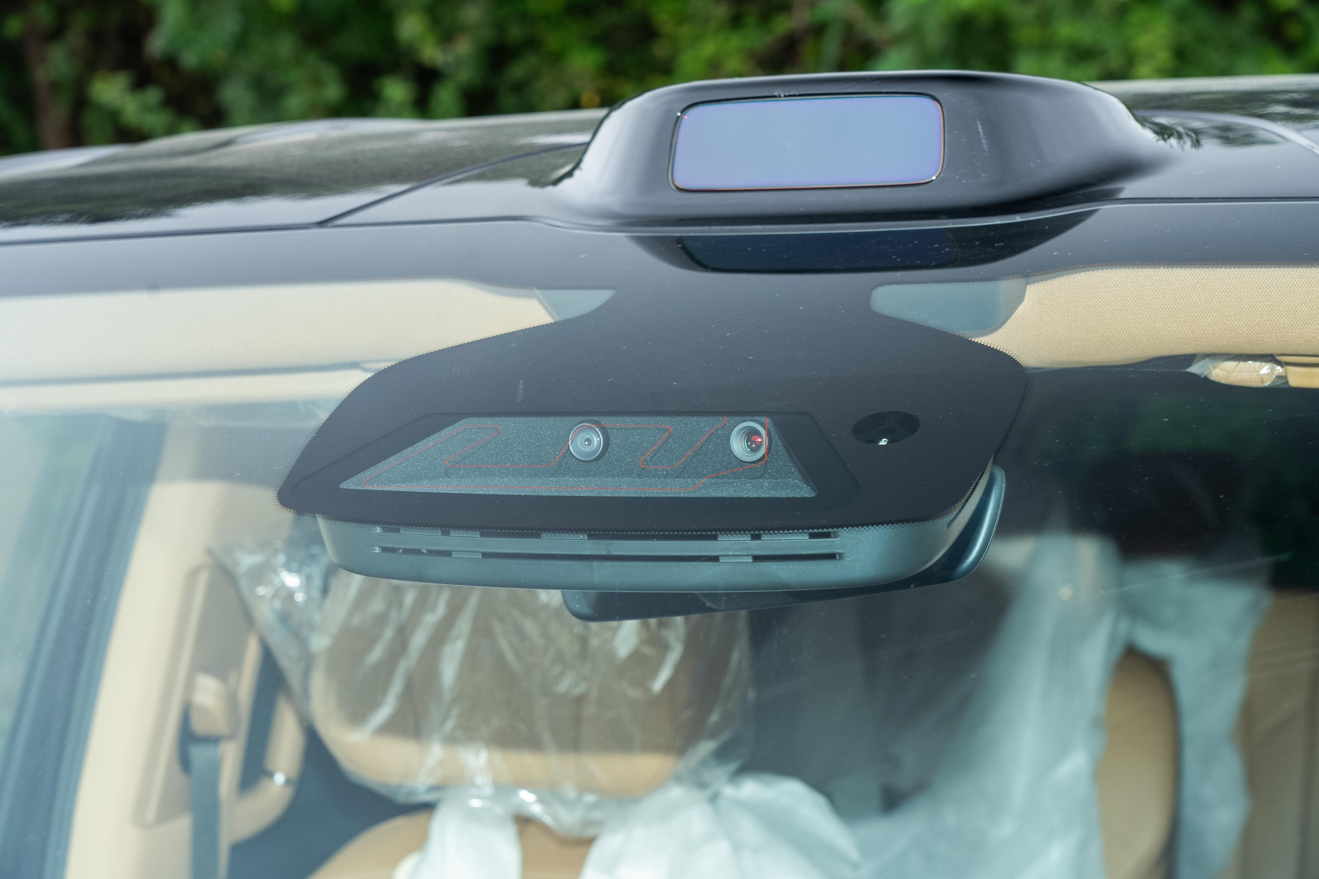 26款岚图梦想家:800V架构+智能后轮转向+华为ADS,二排头等舱