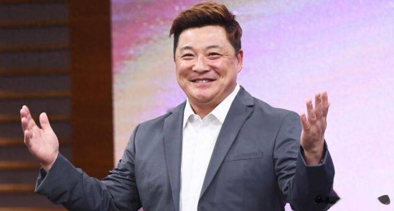 韩国男星仅有163cm，迎娶小12岁女友，曾欠下1600万如今人生逆袭