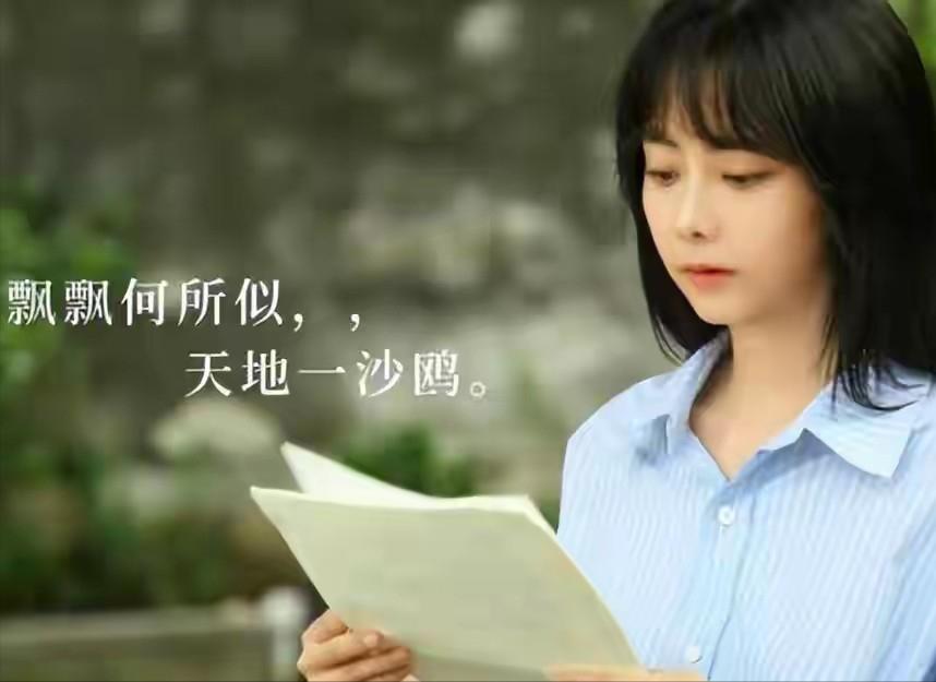 母亲离世多年后，35岁的国民闺女谭松韵，早已走上的另一条道路