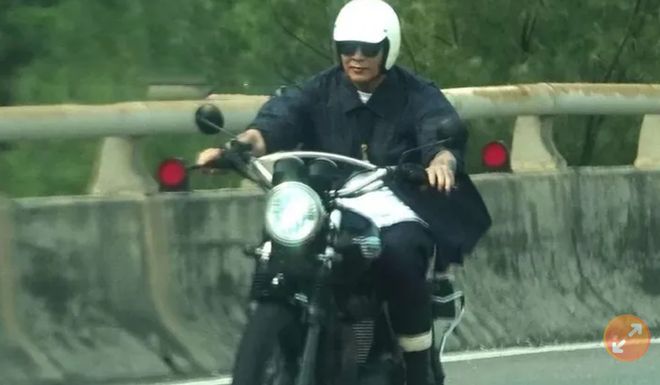 具俊晔陪大S过七夕，变胖了不少骑机车好帅气，好友说他不缺钱!