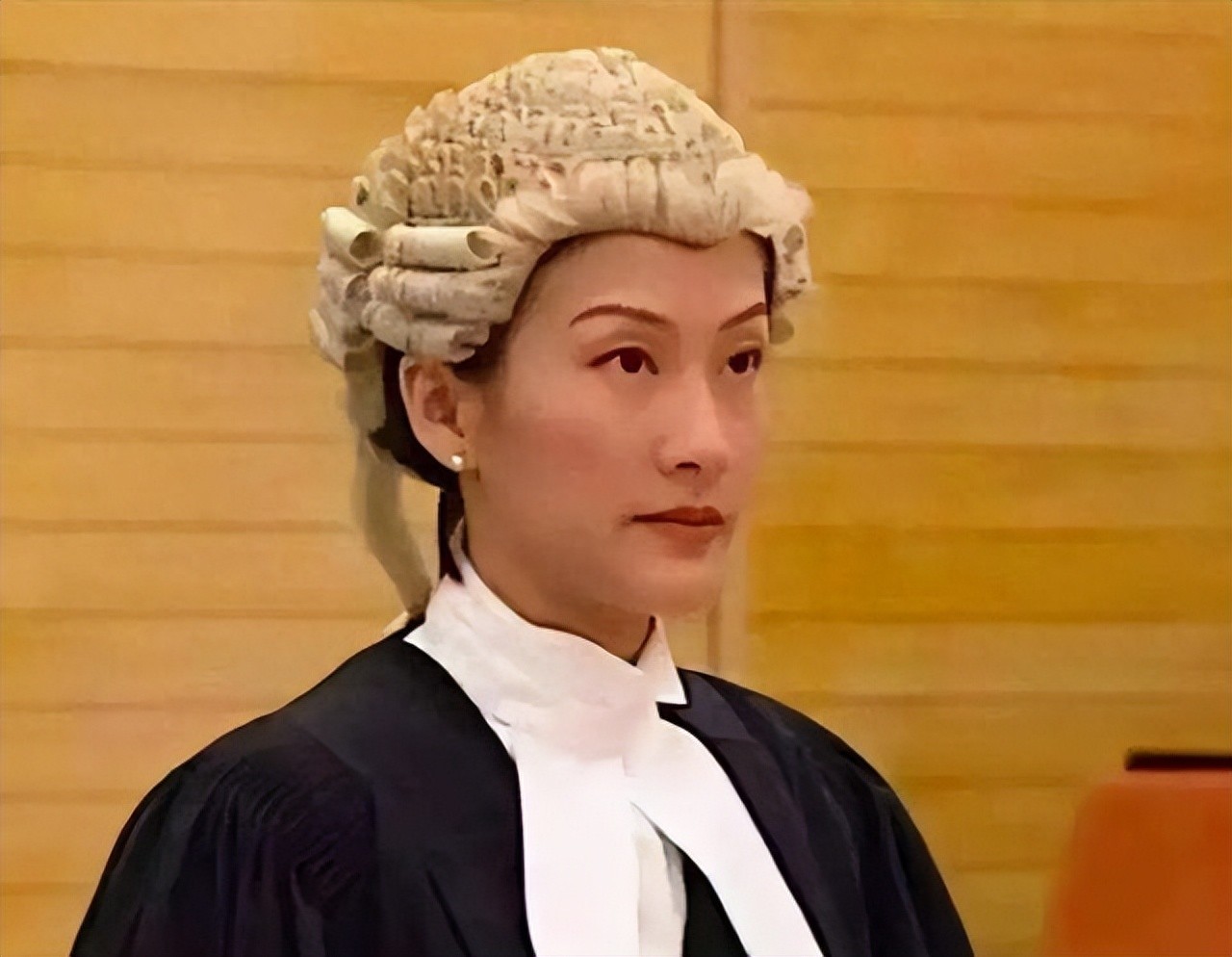 差点嫁给“香港财神爷”，她咋从TVB“花旦”混成了教培老师？