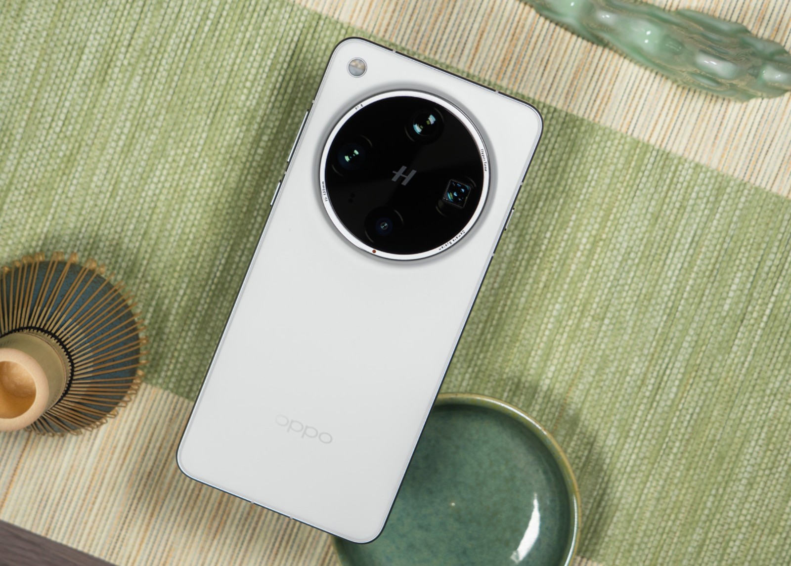 OPPO“拍照机皇”大跳水,骁龙8至尊版+120倍变焦+2K屏,等到了