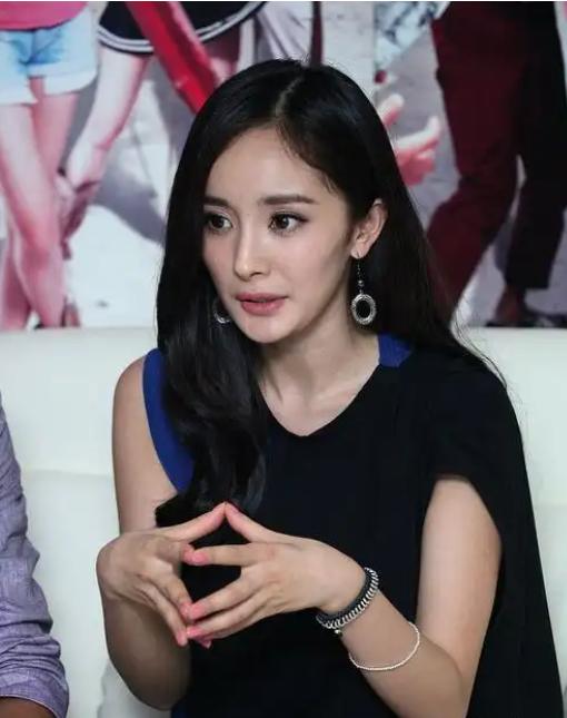 事业被毁是开端!封杀2年看袁冰妍现状,才明白杨幂的做法多正确