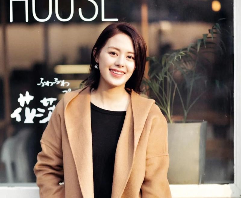 她是胡歌深爱、刘烨难忘的女人，受央视力捧多年，至今没能走红