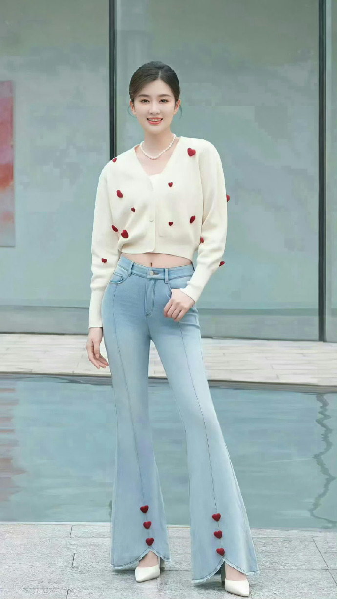 乔欣身材绝了!大长腿搭配优雅曲线,独特魅力藏不住,太养眼睛了