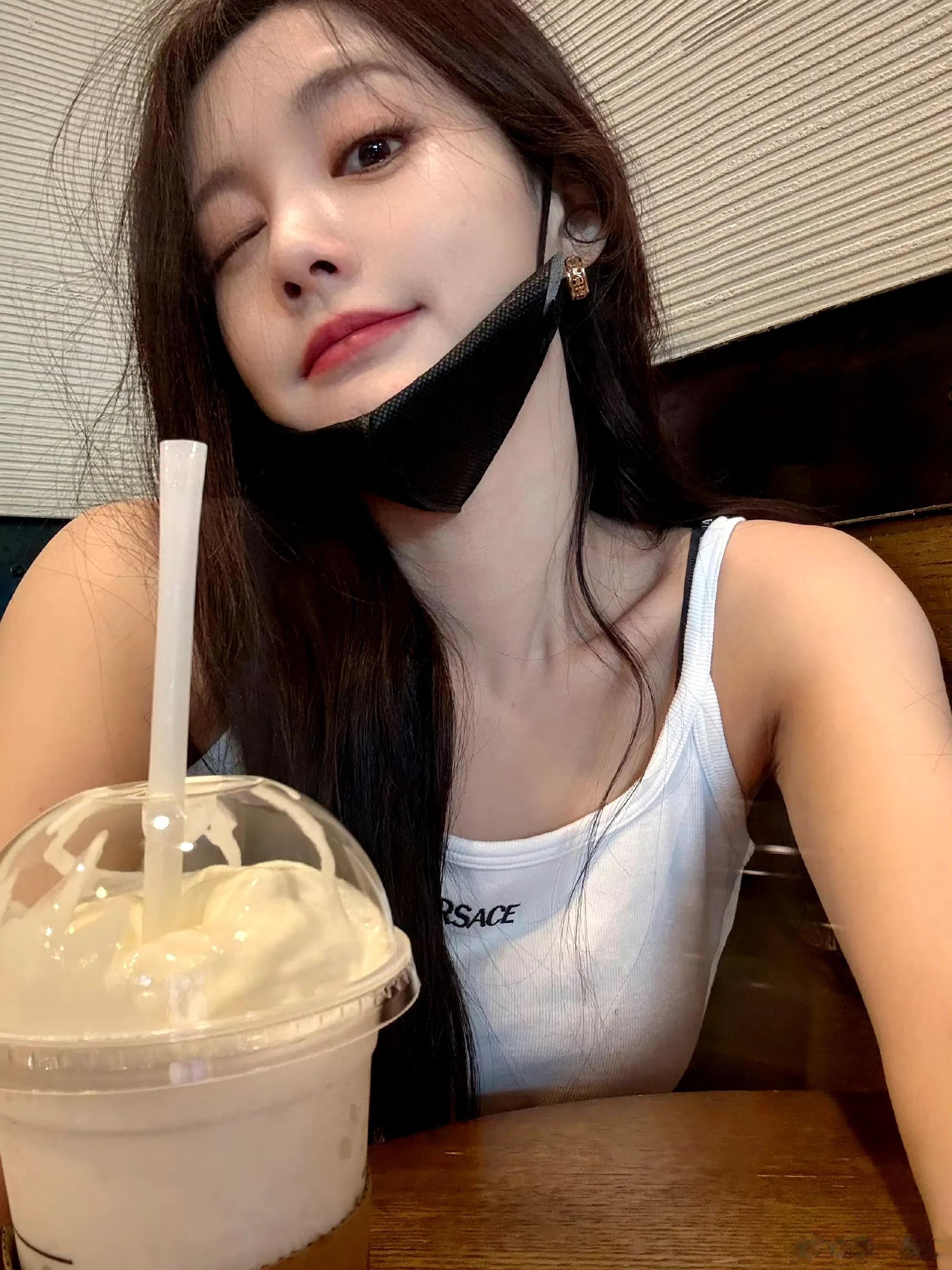 网友问李一桐：告诉我为啥中间的图每次都要旋转