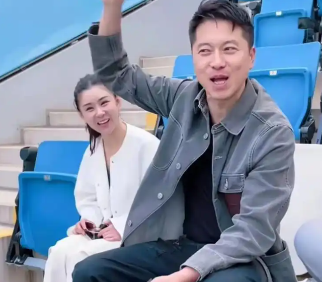 娱圈很干净的女星,快40岁了看起来还像20岁,都当妈了还像高中生