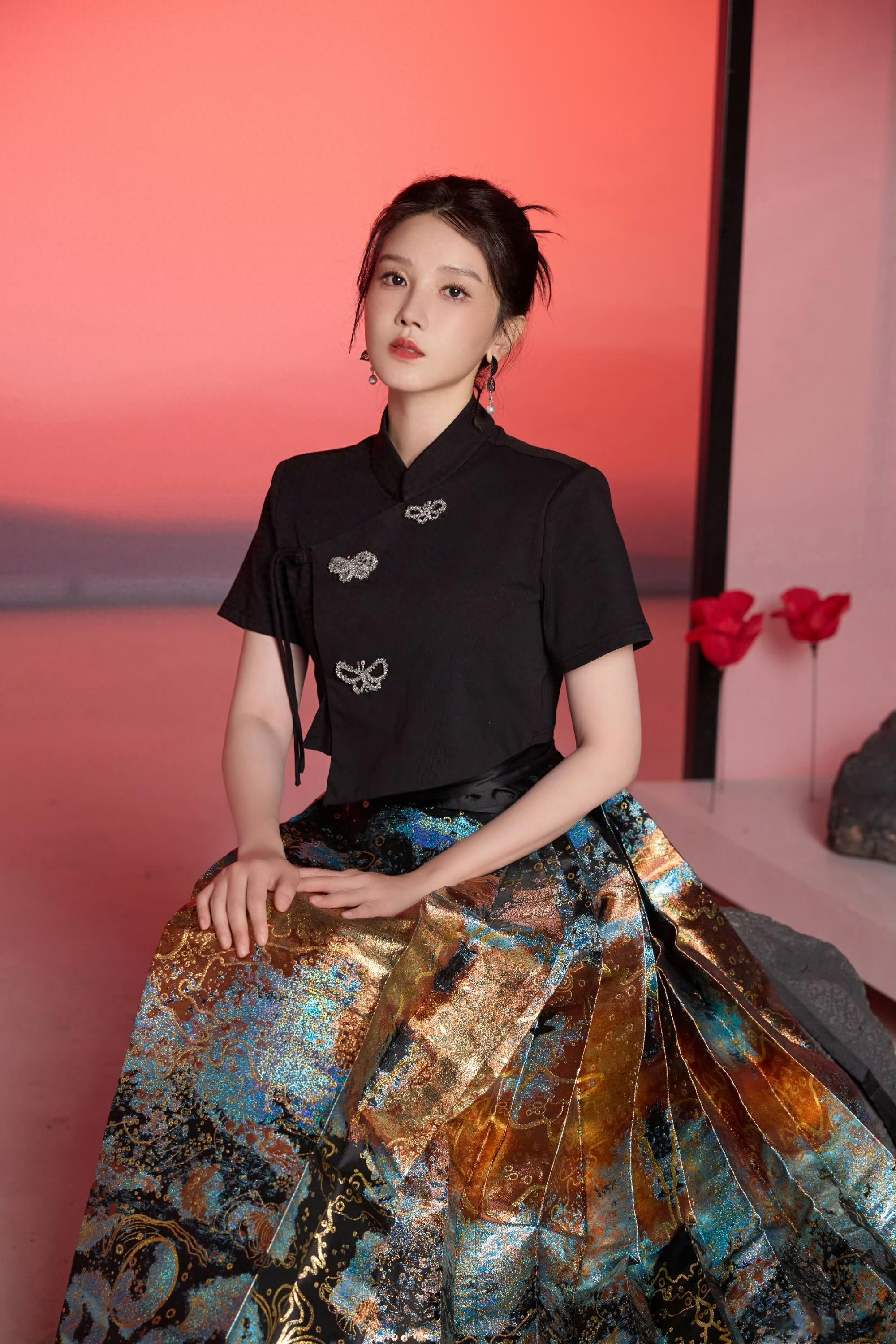 陈小纭不愧是体操出身，一颦一笑自带气质，古风到日常尽显惊艳！