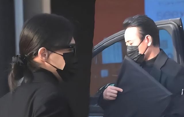 唐嫣罗晋葬礼后同归，本以为是破冰，一个细节却暴露了真实关系