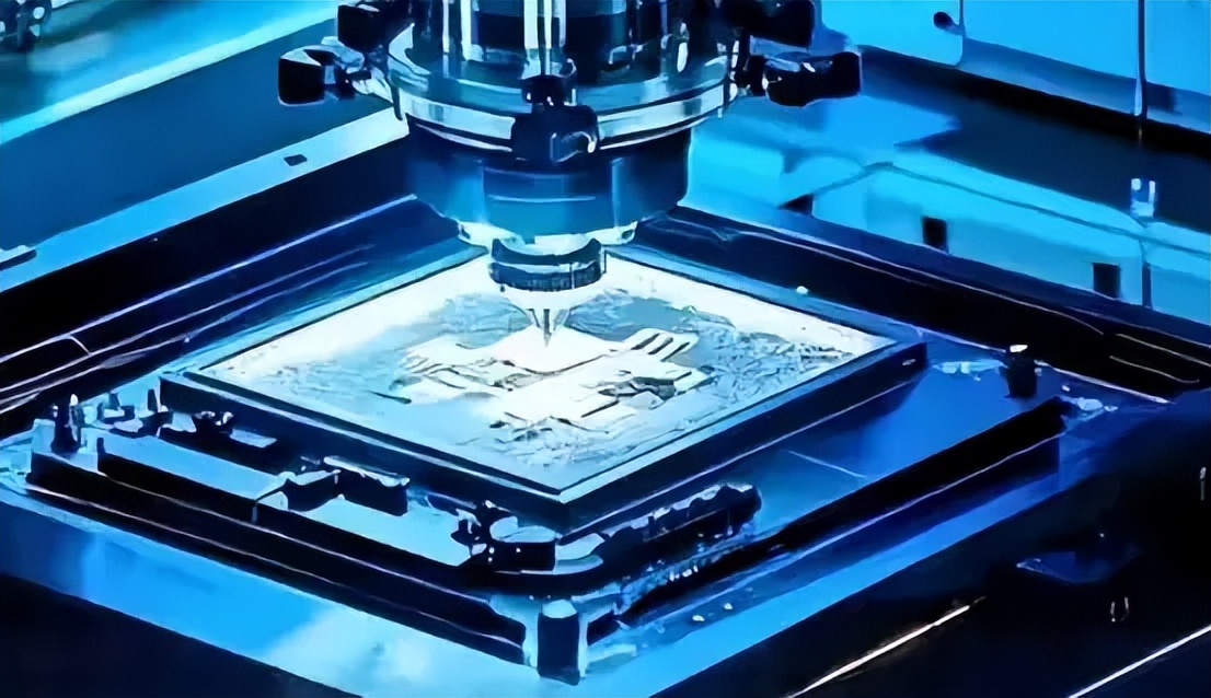 “芯片战”来势汹汹!中方动真格后,荷兰服软,先进光刻机有戏了