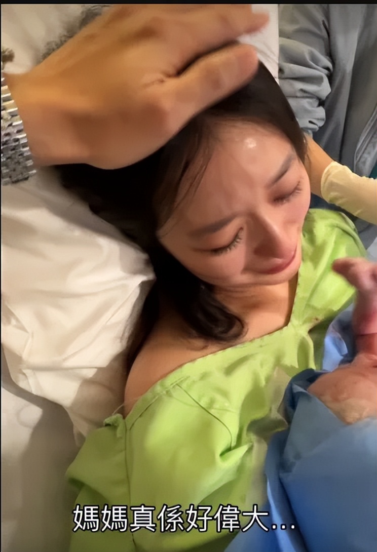 45岁TVB男星升级当爸，太太顺产诞下女儿，曾扬言婚后要生四个