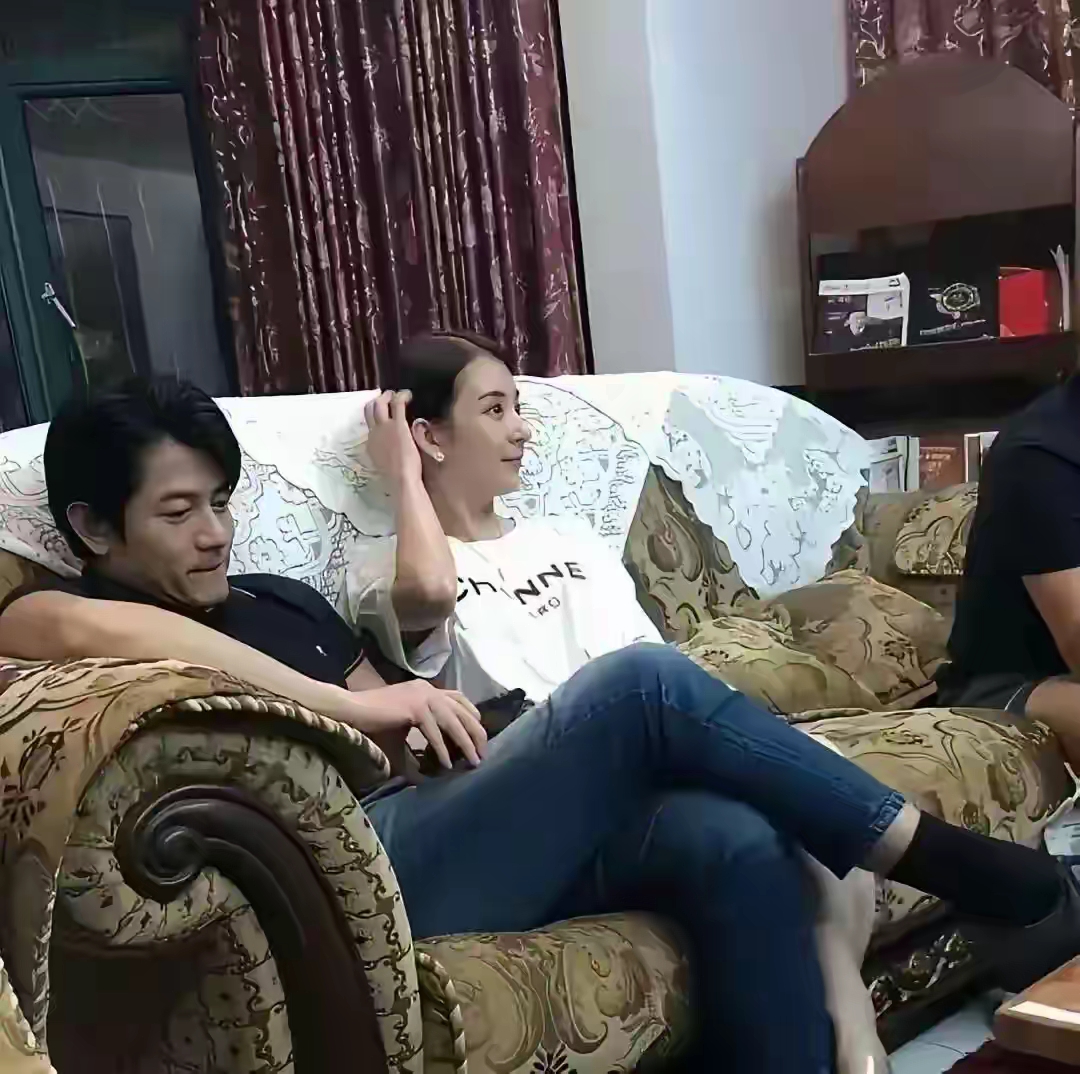 张智霖问郭富城：今年怎么又陪方媛去娘家过年？郭富城回复超好笑