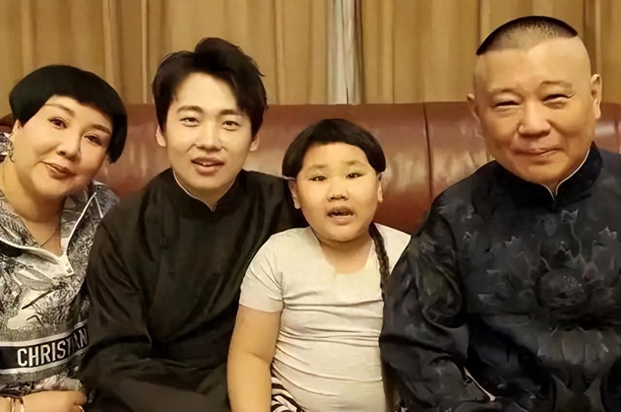 上海德云社将开业！老板娘王惠视察好排场，染绿发化浓妆穿破洞裤