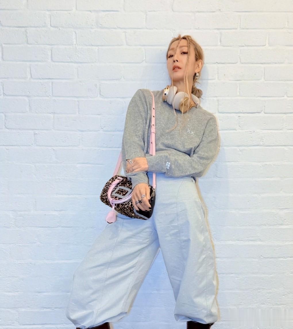 香港天后郑秀文被质疑火灾不捐钱？她发长文回应：已捐100万！