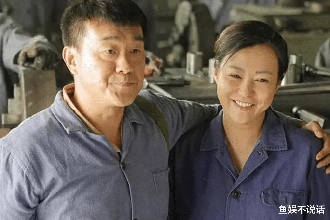 何冰：吃饭白捡一个媳妇，结婚后被拿捏26年，她到底有什么魅力？