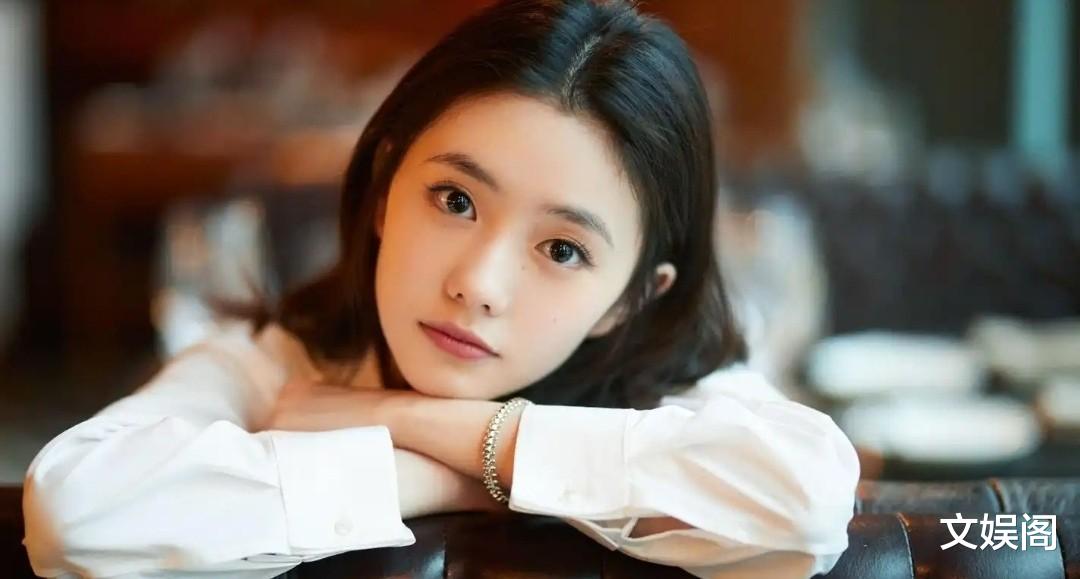 刘浩存又引争议!《陷入热恋》吻戏借位,出道至今事件比作品还火