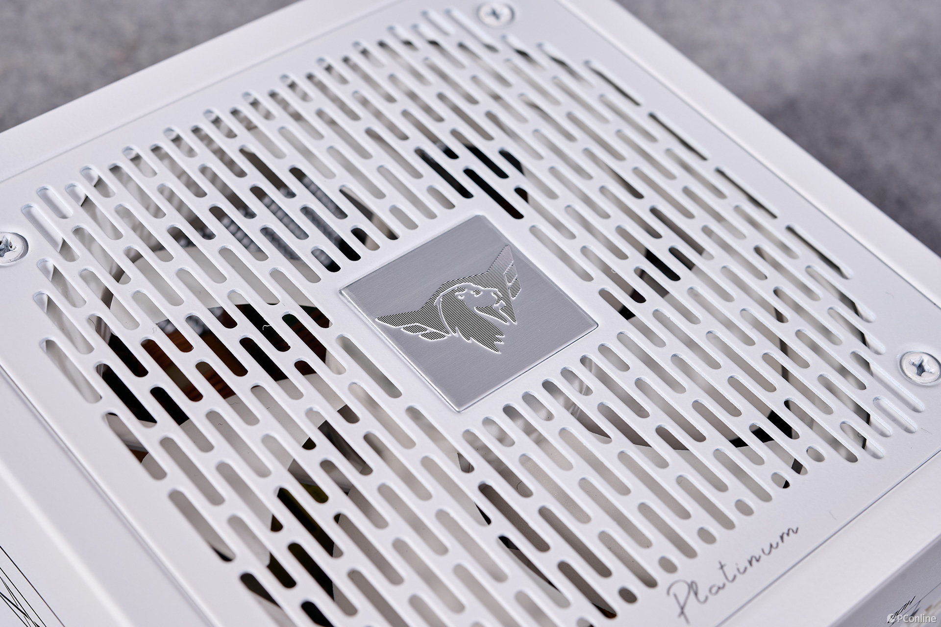 航嘉MVP P1200電源：硬核性能，電競之魂