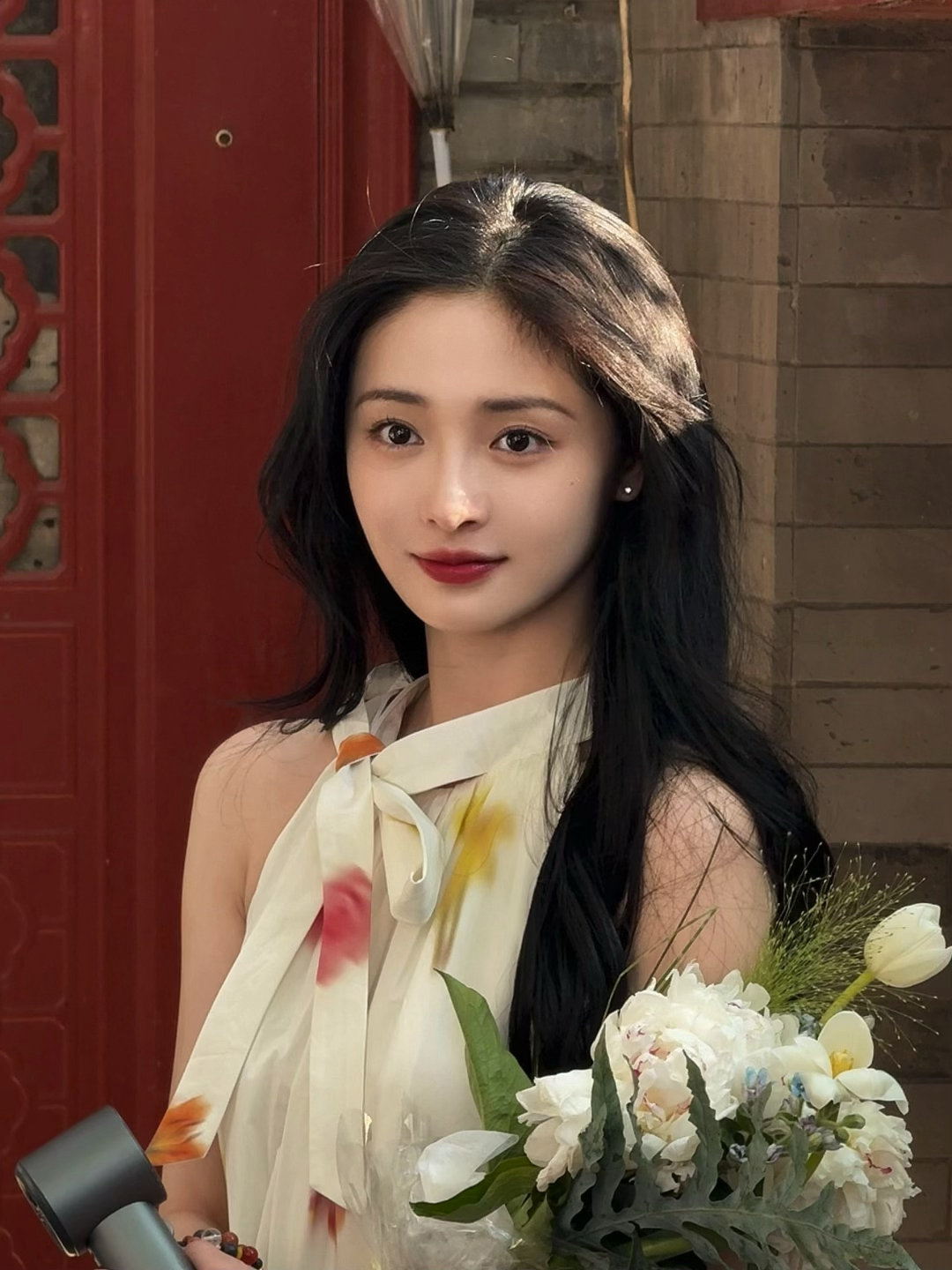 周洁琼碎花挂颈连衣裙