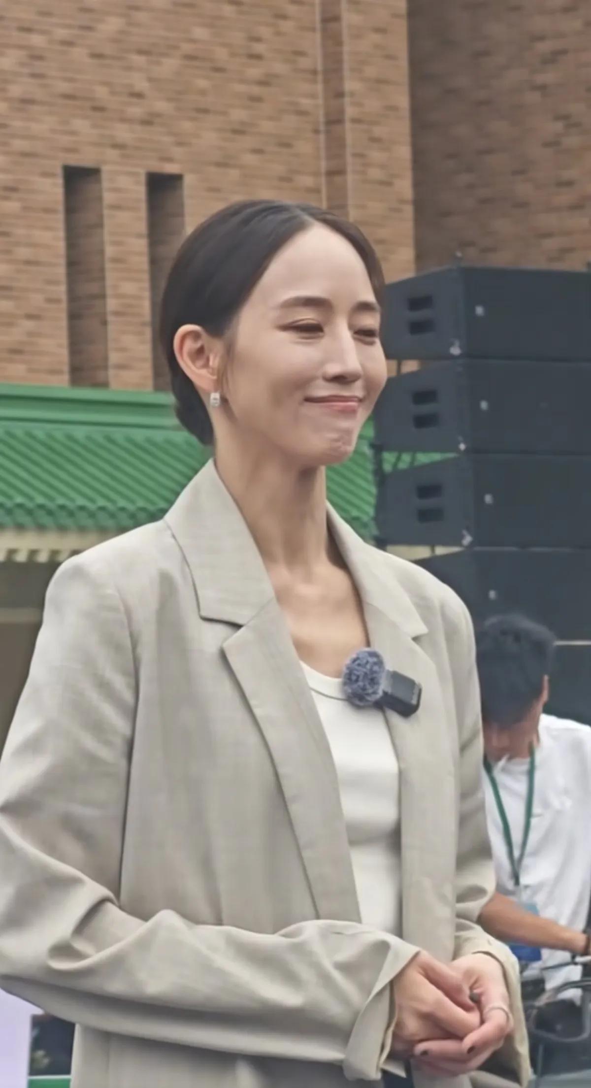 张钧甯长春被偶遇，本人也太漂亮了又高又瘦的，脸很小也很精致呀