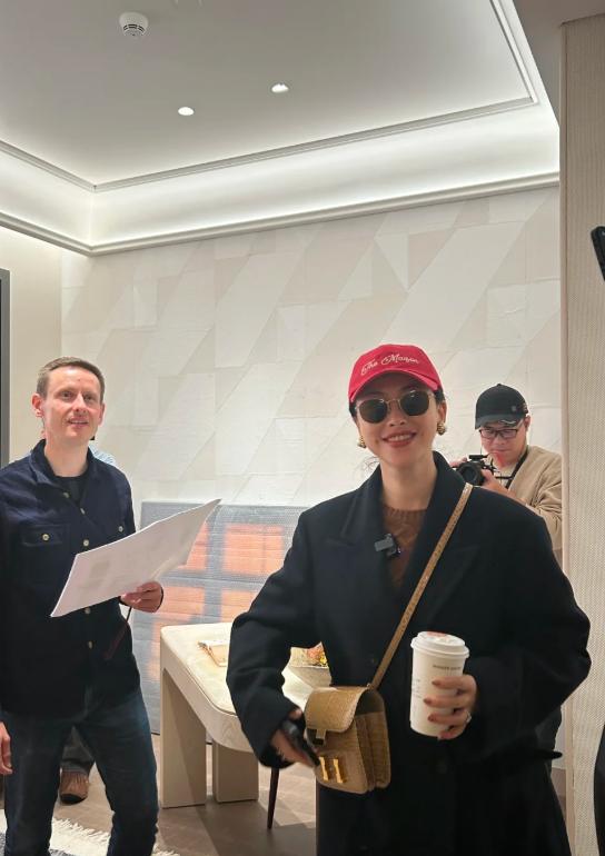 朱珠看房笑容满面！花千万买豪宅新家布置好有品，一家三口很满意