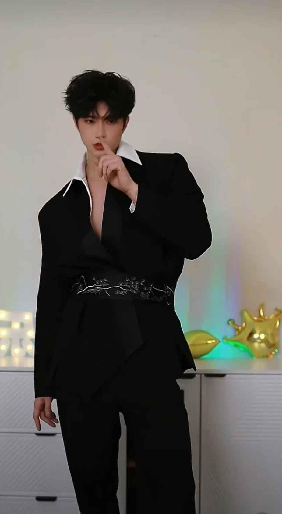 当短剧男主遇上撞衫,原来同一件西装12位霸总都穿过,谁更胜一筹